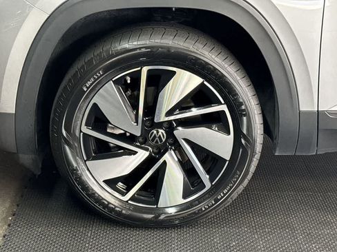 Certified 2024 Volkswagen Atlas SE FWD image 11