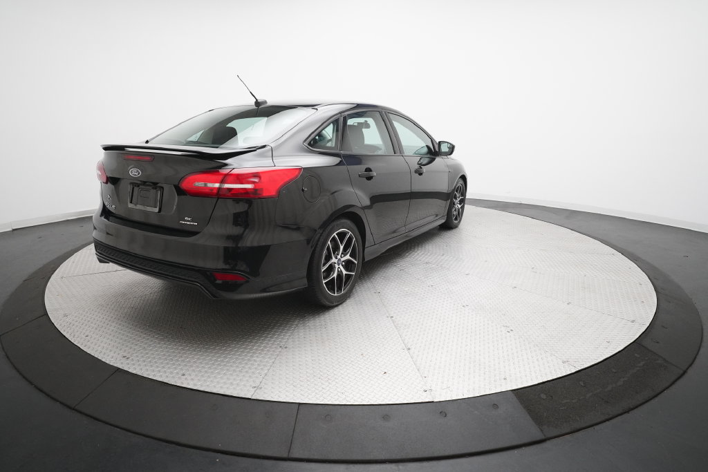 Used 2016 Ford Focus SE w/ SE Sport Package FWD image 30