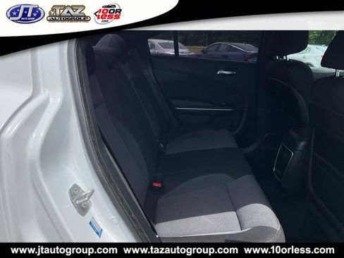 Used 2015 Dodge Charger SE RWD image 13