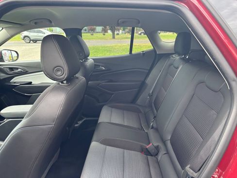 Used 2025 Chevrolet Trax LT w/ LT Convenience Package FWD image 24