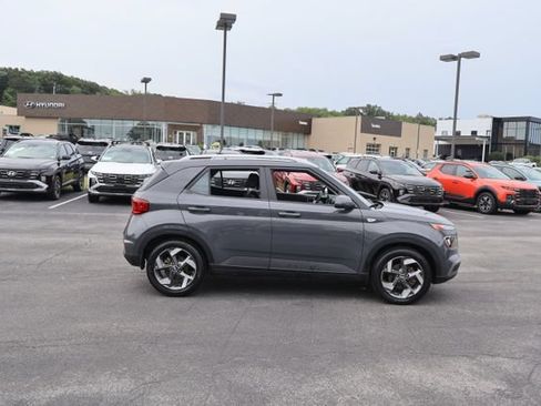 Used 2023 Hyundai Venue SEL w/ Cargo Package FWD image 8