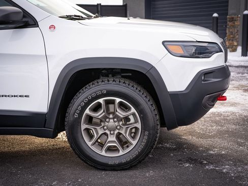 Used 2021 Jeep Cherokee Trailhawk image 4