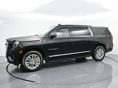 Used 2024 GMC Yukon XL SLT w/ SLT Luxury Package image 4