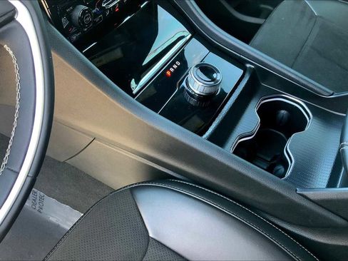 Used 2024 Jeep Grand Cherokee L Laredo image 29