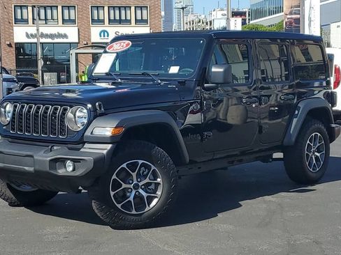 Used 2025 Jeep Wrangler Unlimited Sport AWD/4WD image 33