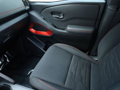 Used 2023 Nissan Frontier Pro-X w/ Technology Package image 9