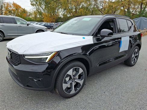 New 2026 Volvo XC40 B5 Plus w/ Protection Package Premier image 2