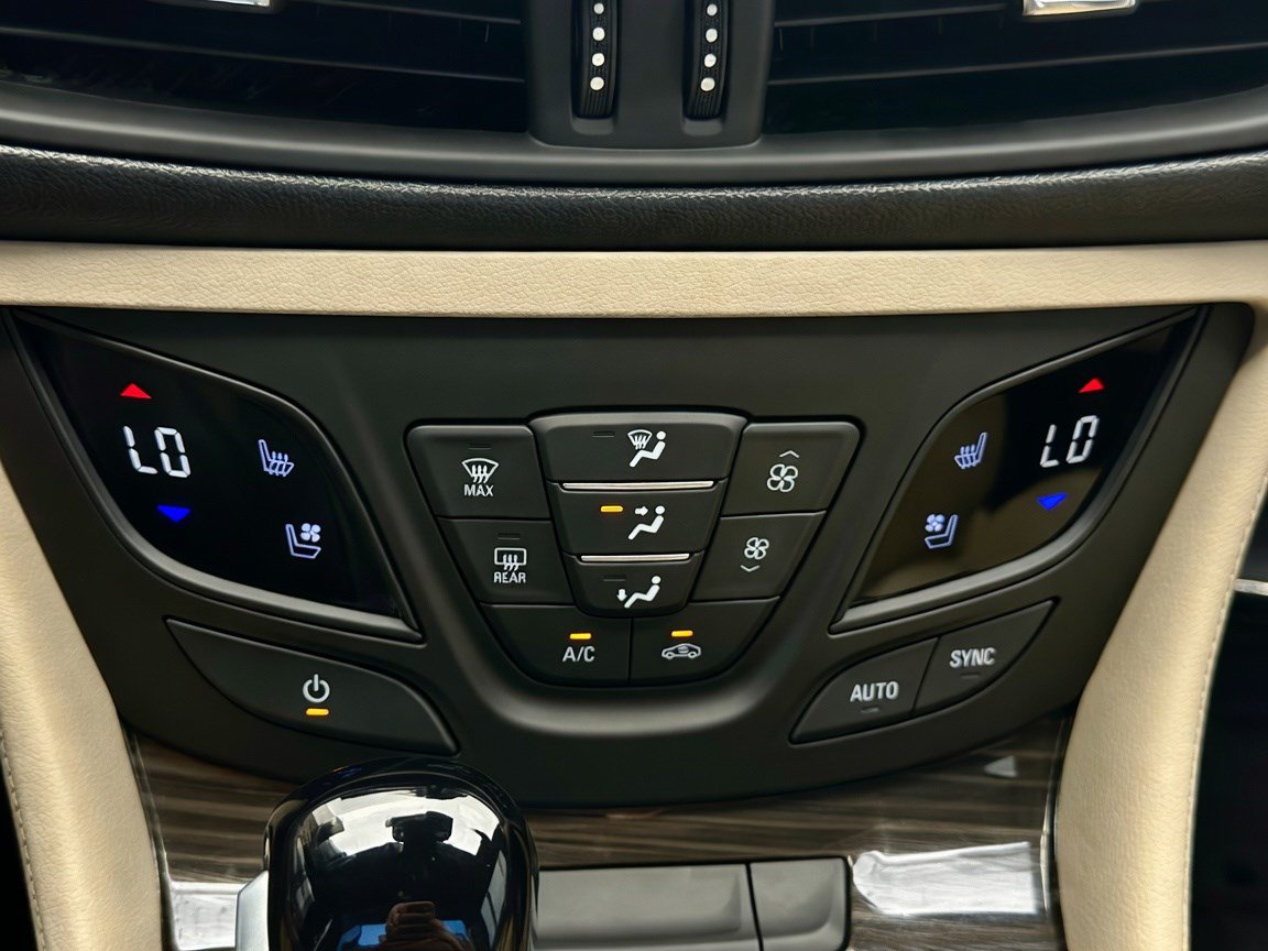 Used 2019 Buick Envision Premium AWD/4WD image 10