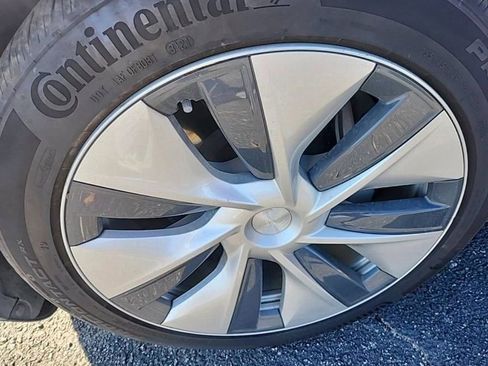 Used 2020 Tesla Model Y Long Range image 11