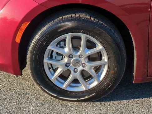 Used 2023 Chrysler Voyager LX image 10