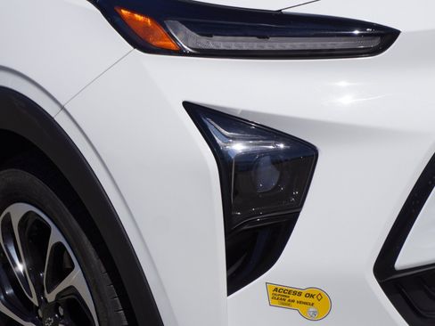 Used 2022 Chevrolet Bolt EUV Premier FWD image 3