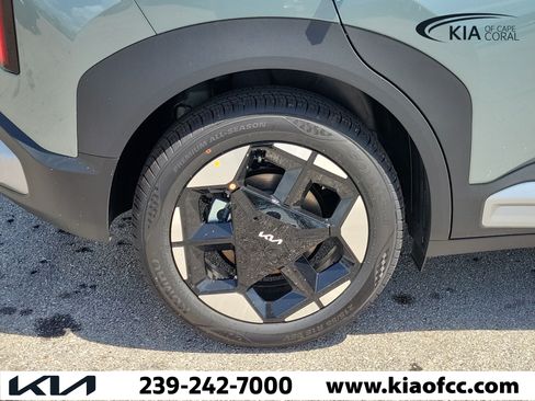 New 2027 Kia Seltos S FWD image 9