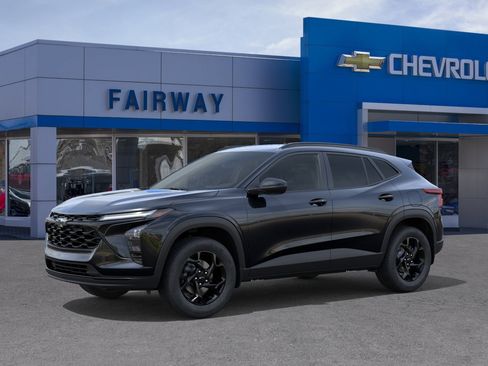 New 2026 Chevrolet Trax LT w/ Midnight Edition FWD image 2
