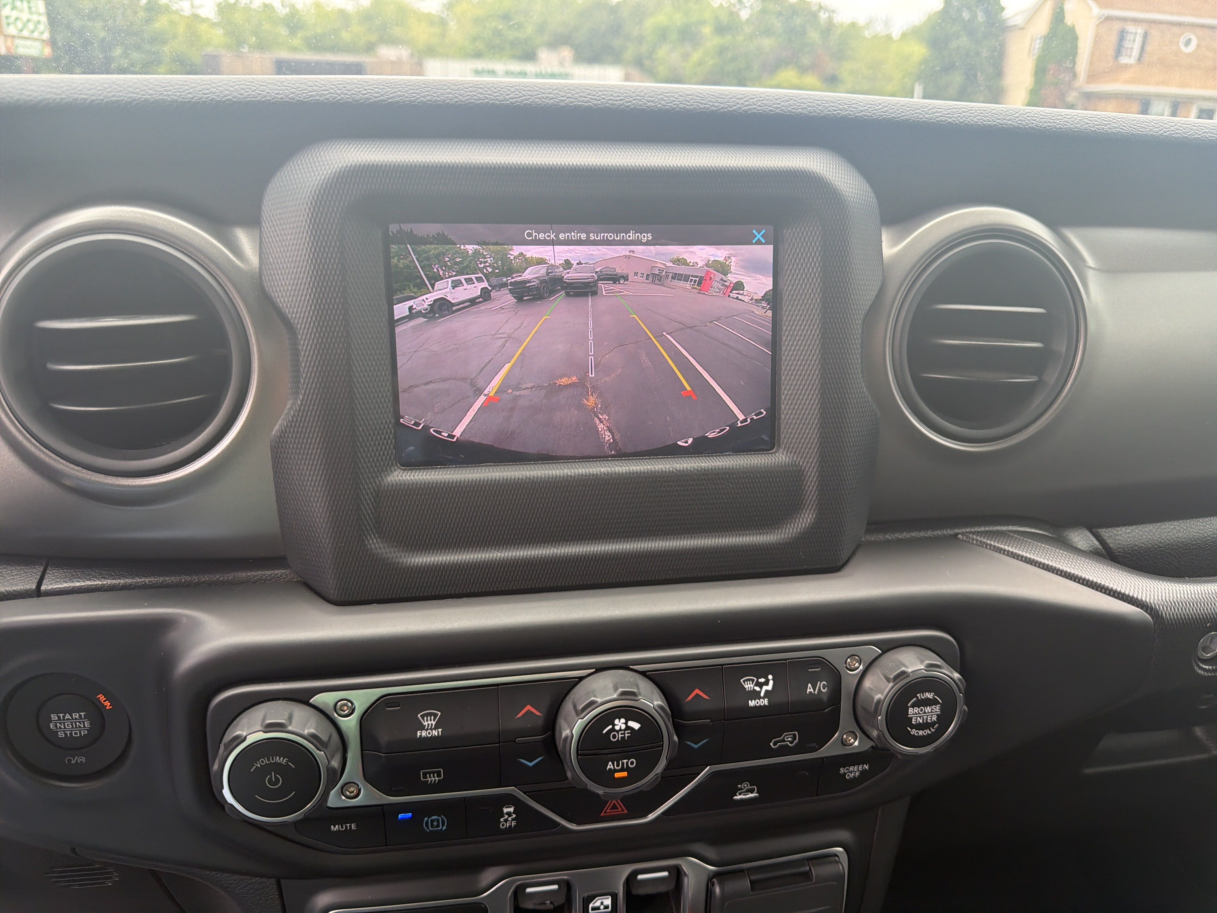 Certified 2023 Jeep Wrangler Unlimited w/ Convenience Group AWD/4WD image 28