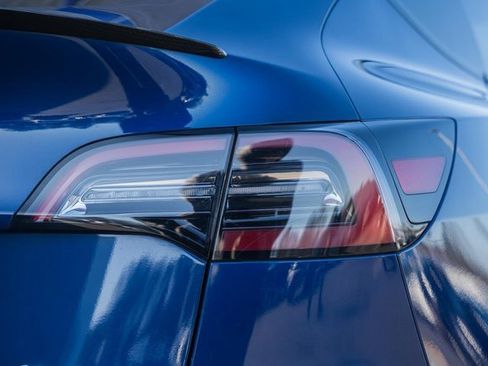 Used 2021 Tesla Model Y Long Range image 8