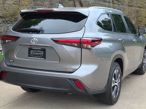 Used 2025 Toyota Highlander XLE FWD image 11