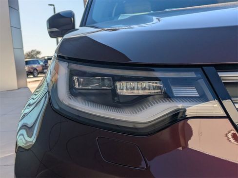 New 2026 Land Rover Discovery Limited Edition image 9