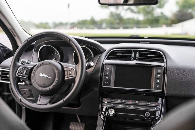 Used 2018 Jaguar XE Premium AWD/4WD image 45