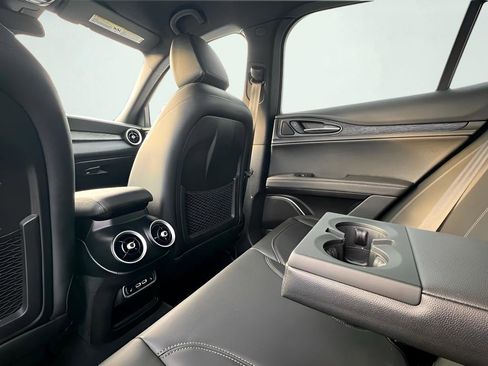Used 2023 Alfa Romeo Stelvio Sprint image 19