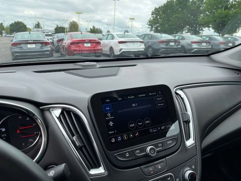 Used 2024 Chevrolet Malibu LT image 18