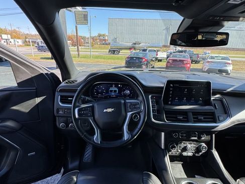 Used 2023 Chevrolet Suburban Premier image 6