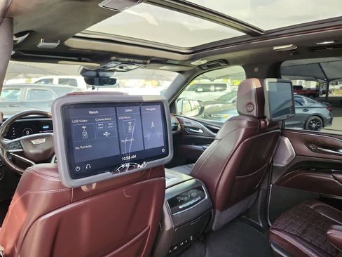 Used 2021 Cadillac Escalade ESV Sport Platinum image 16