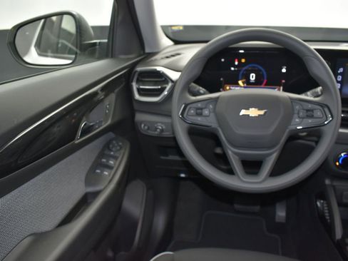 Used 2025 Chevrolet TrailBlazer LS w/ LS Convenience Package FWD image 30