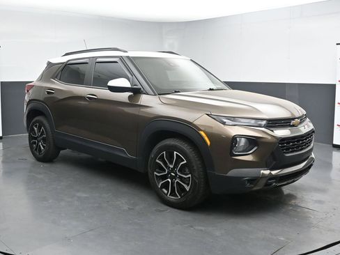 Used 2021 Chevrolet TrailBlazer ACTIV w/ Sun and Liftgate Package image 2