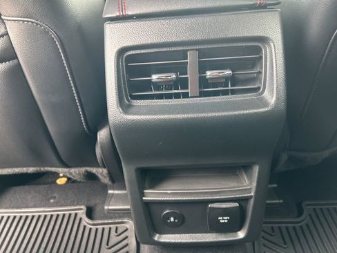 Used 2023 Ford Edge ST-Line image 18