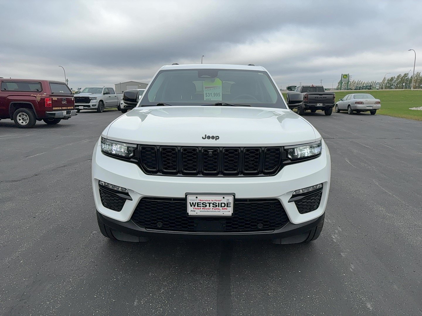 Used 2023 Jeep Grand Cherokee Limited w/ Luxury Tech Group II AWD/4WD image 2