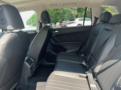 Used 2024 Volkswagen Tiguan SE AWD/4WD image 11