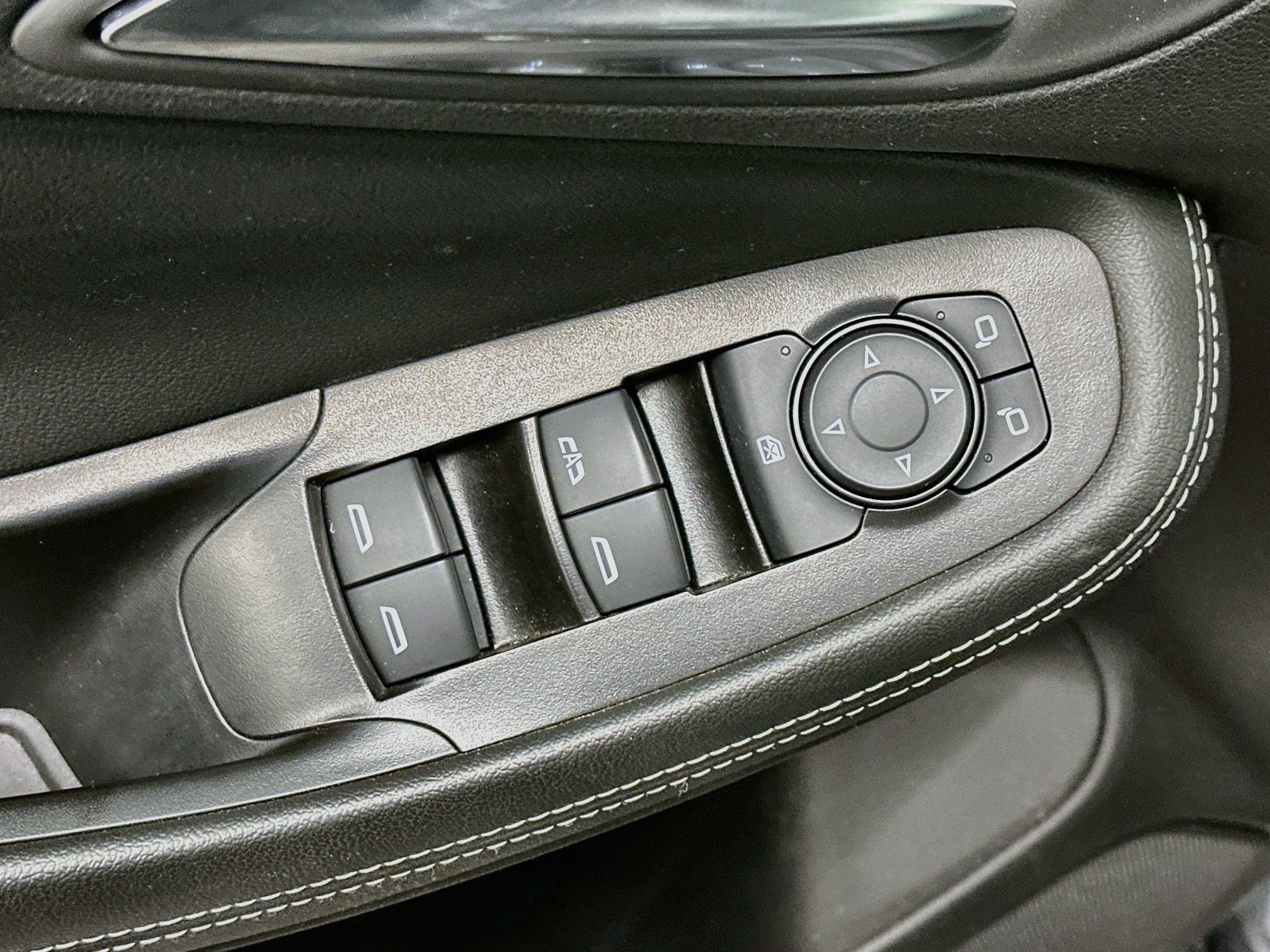 Used 2025 Buick Encore GX Preferred AWD/4WD image 15
