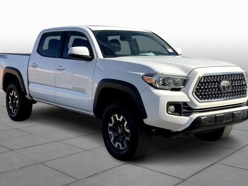 Used 2019 Toyota Tacoma TRD Off-Road w/ TRD Premium Off Road Package image 2