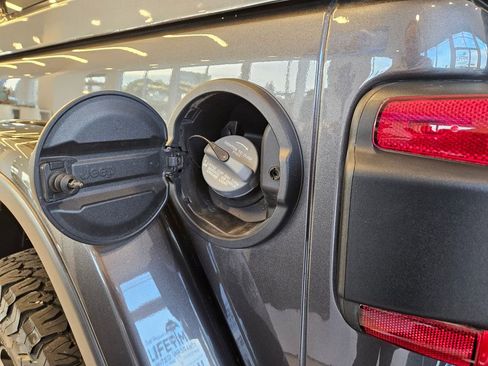 Used 2021 Jeep Wrangler Unlimited Rubicon 4xe w/ Steel Bumper Group image 31