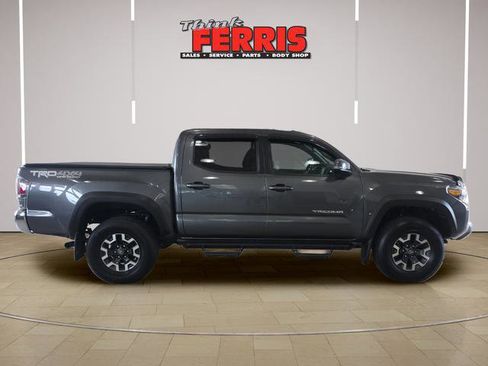 Used 2022 Toyota Tacoma TRD Off-Road AWD/4WD image 4