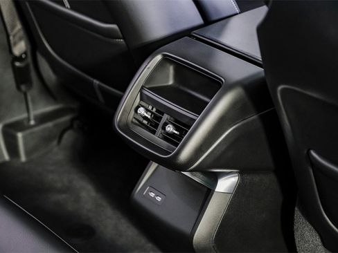 Used 2024 Cadillac Lyriq Luxury image 37