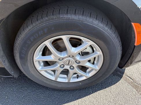 Used 2024 Chrysler Pacifica Touring-L FWD image 7