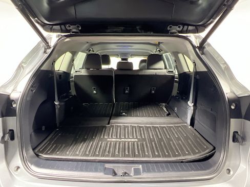 Used 2023 Toyota Highlander LE image 34