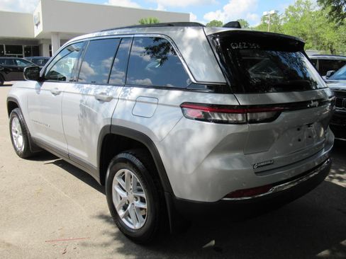 New 2026 Jeep Grand Cherokee Laredo w/ MOPAR Finishing Package RWD image 4