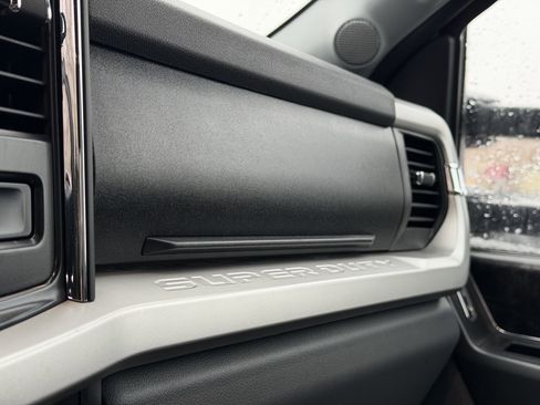 Used 2024 Ford F250 XLT w/ Black Appearance Package image 22