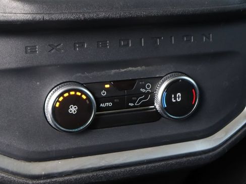 Used 2025 Ford Expedition Active AWD/4WD image 42