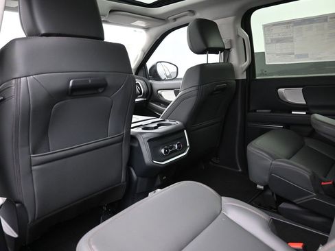 New 2025 Ford Expedition Active image 26