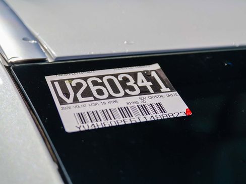 New 2026 Volvo XC90 T8 Plus w/ Protection Package Premier AWD/4WD image 32