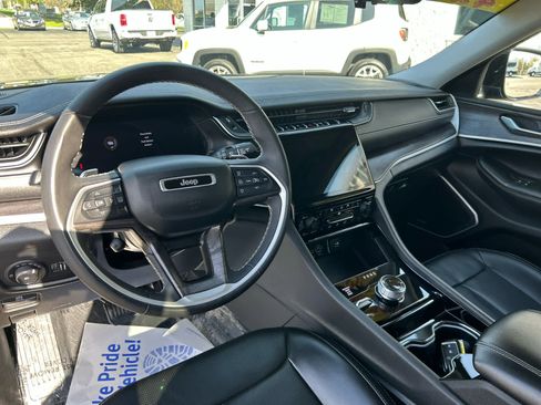 Used 2023 Jeep Grand Cherokee L Limited w/ Luxury Tech Group II AWD/4WD image 16