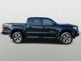 Used 2016 Toyota Tacoma TRD Sport image 4