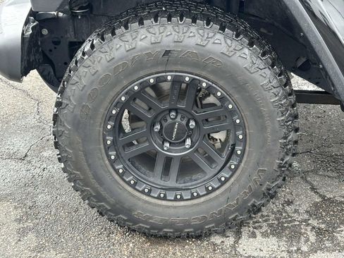 Used 2018 Jeep Wrangler Unlimited Sahara w/ Cold Weather Group image 9