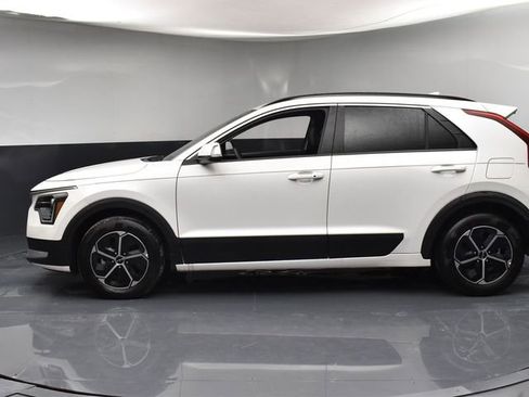 Used 2025 Kia Niro EX image 5