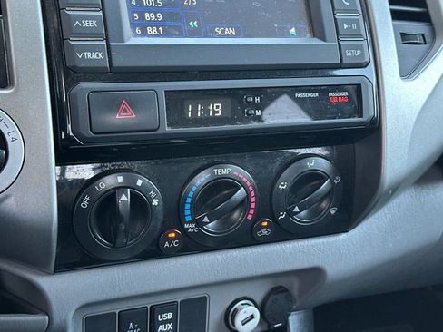 Used 2013 Toyota Tacoma 4x4 Access Cab V6 w/ TRD Off-Road Pkg image 17