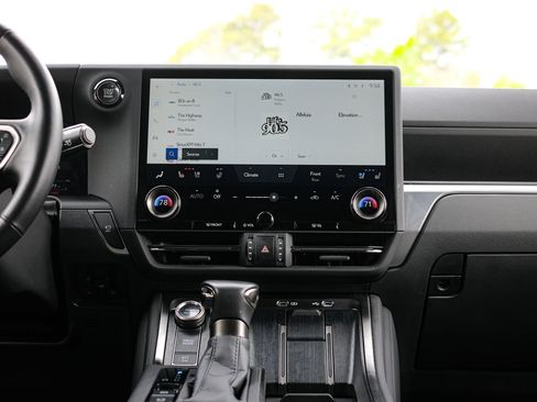 Used 2025 Lexus GX 550 w/ Cold Area Package AWD/4WD image 30