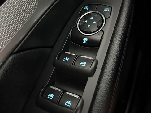 Used 2016 Ford Explorer XLT w/ Equipment Group 202A AWD/4WD image 25